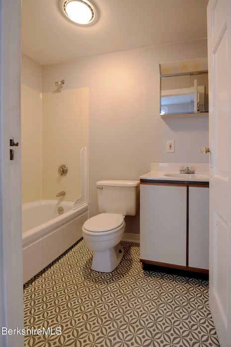 1057 Main St Photo 27