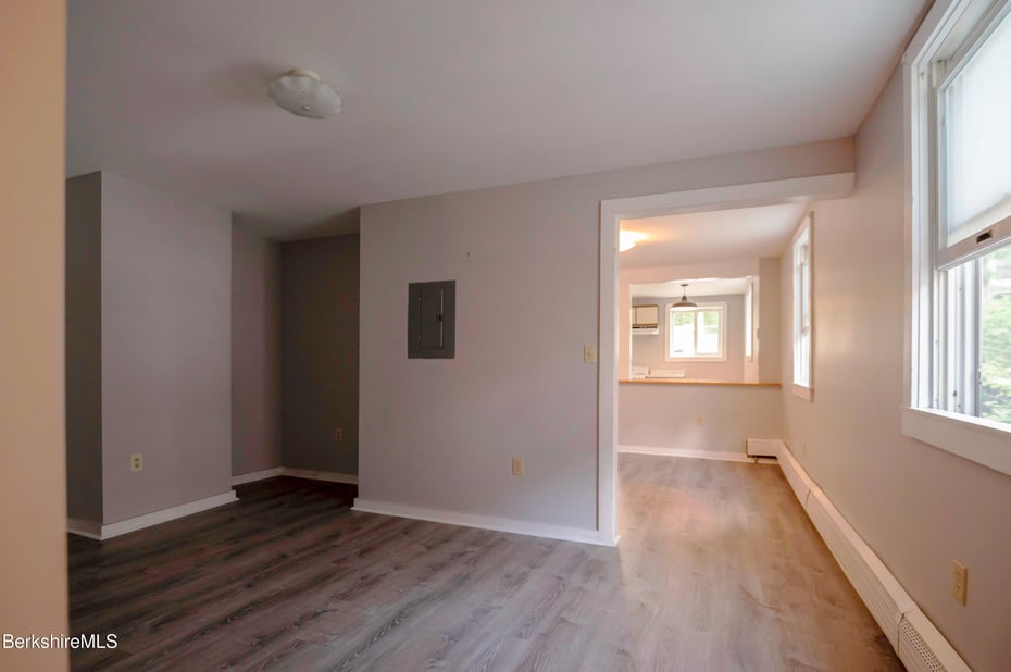 1057 Main St Photo 25