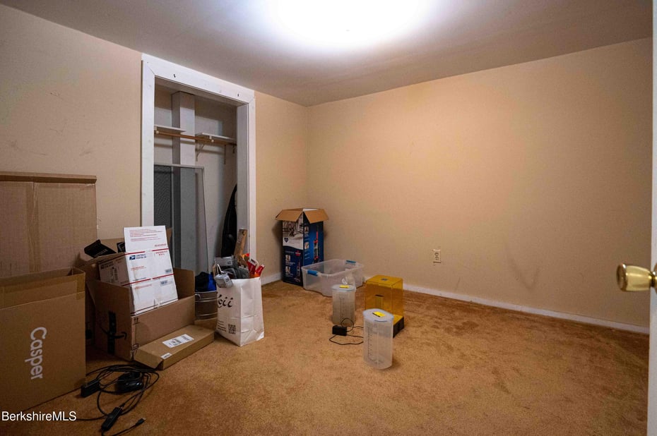 1057 Main St Photo 35