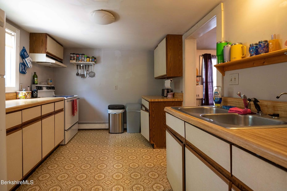 1057 Main St Photo 37