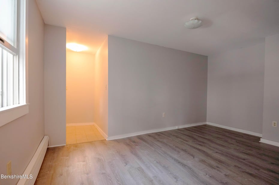 1057 Main St Photo 26