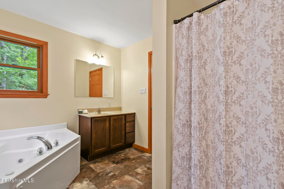 230 Curran Rd Photo 31