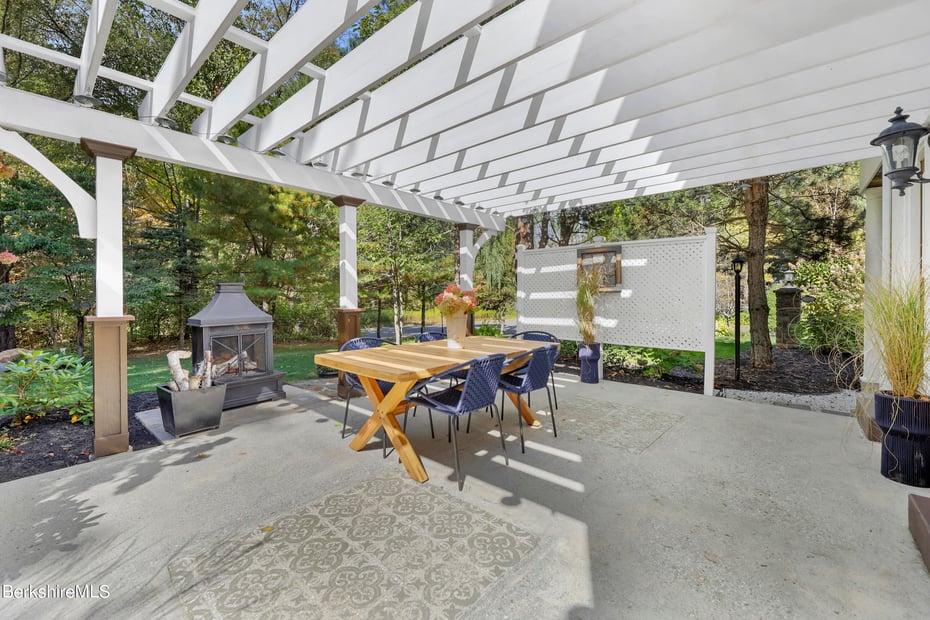 269 Mountain Dr Photo 16