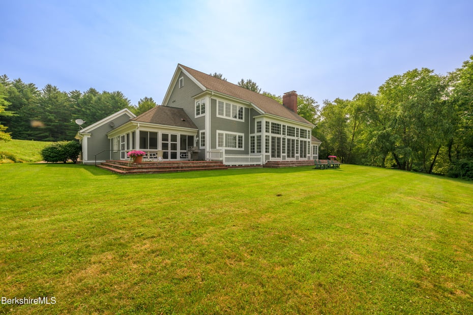 32 Crooked Hill Rd Photo 1