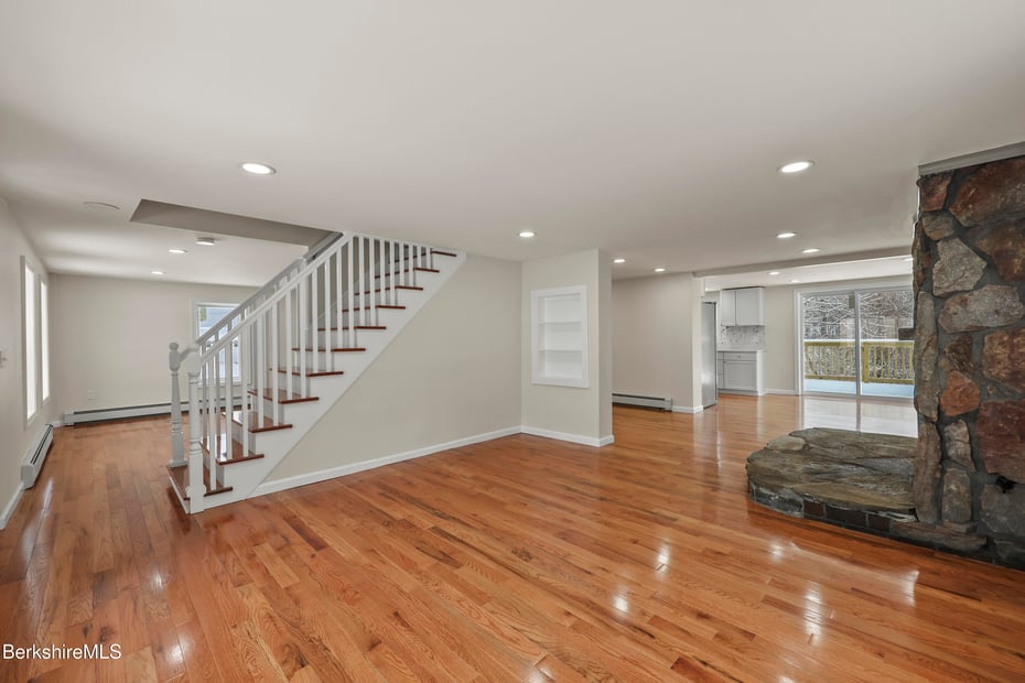 738 River Rd Photo 17