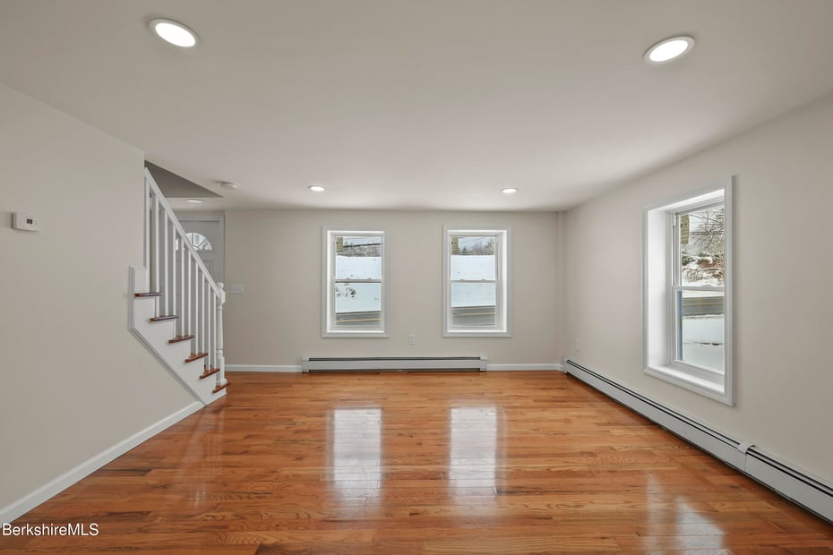 738 River Rd Photo 23