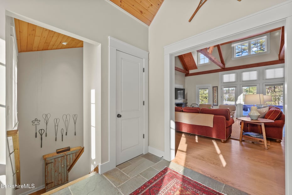 201 Stratford Rd Photo 8