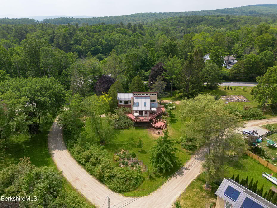 3 Stratford Ln Photo 8