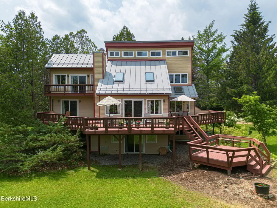 3 Stratford Ln Photo 2