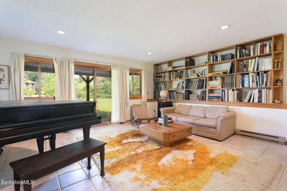 3 Stratford Ln Photo 33