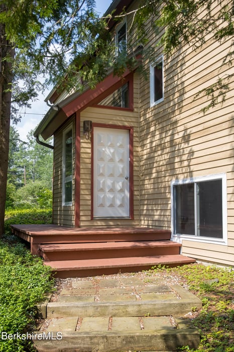3 Stratford Ln Photo 6