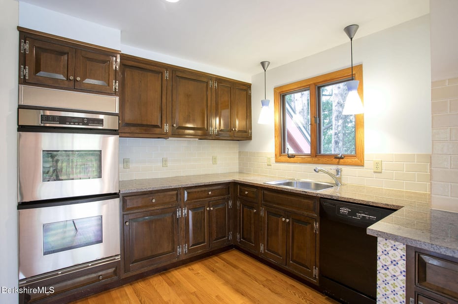 3 Stratford Ln Photo 13