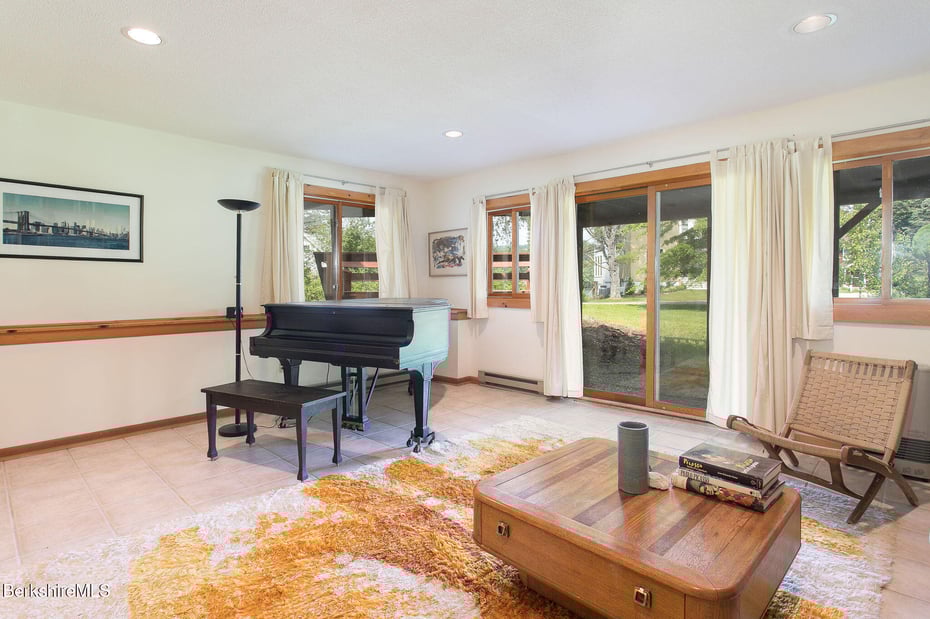 3 Stratford Ln Photo 32