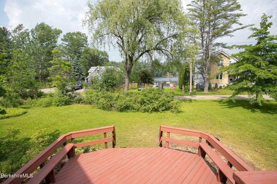 3 Stratford Ln Photo 4