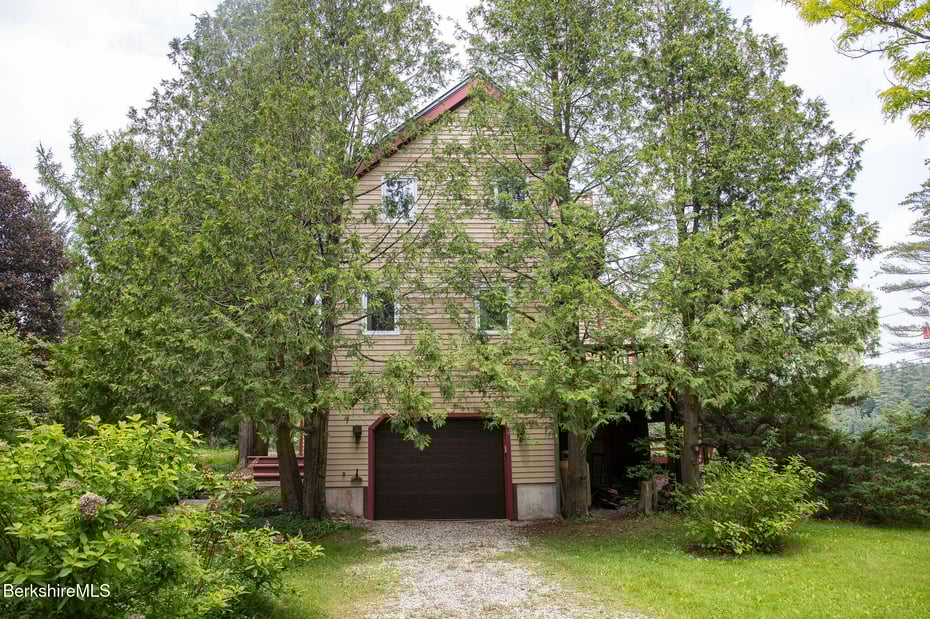 3 Stratford Ln Photo 5