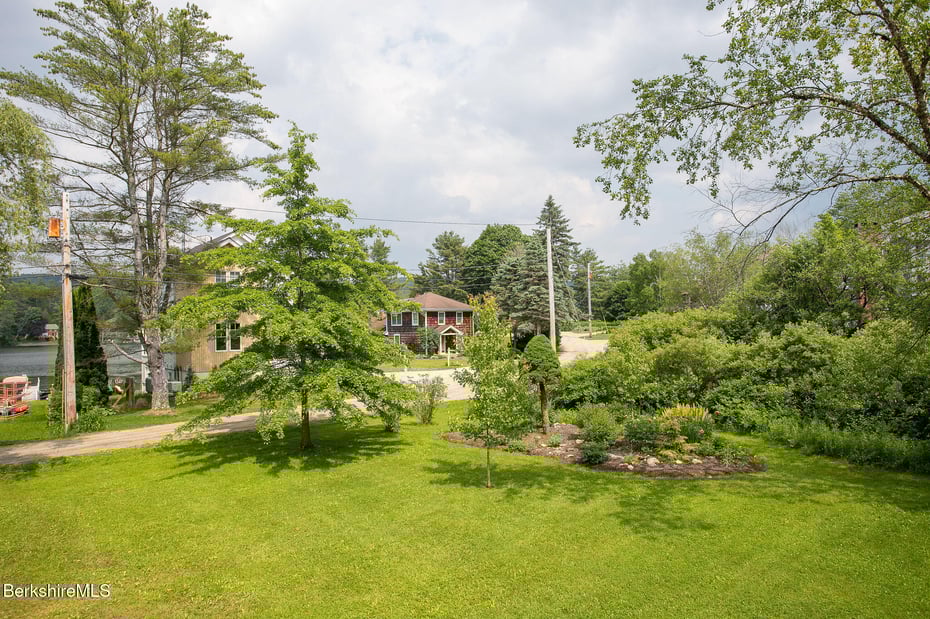 3 Stratford Ln Photo 40