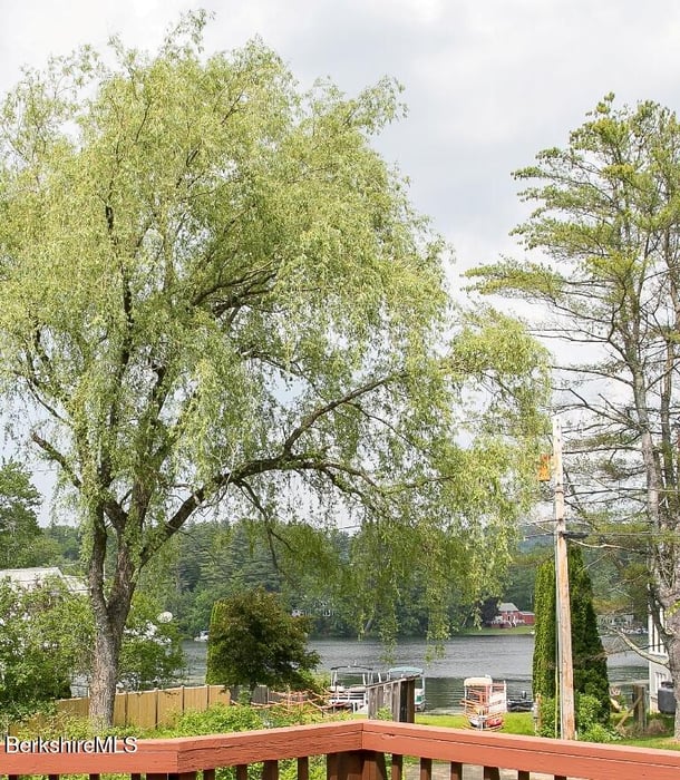 3 Stratford Ln Photo 3