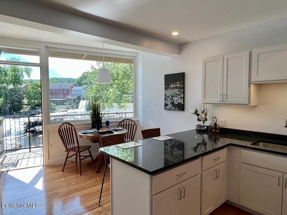 10 Deerfield Ave  #5 Photo 4