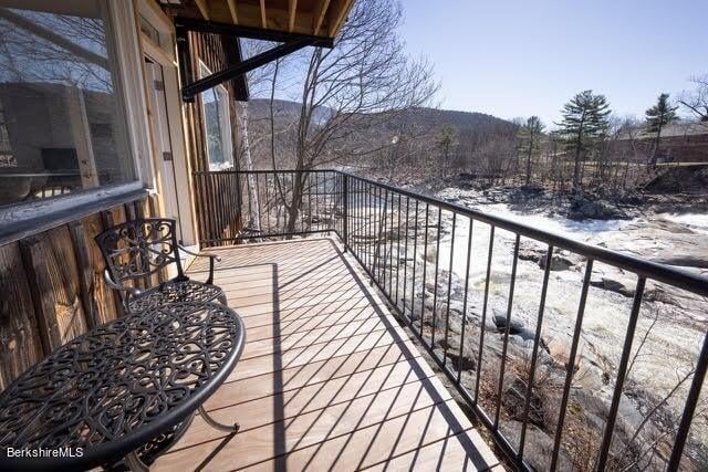 10 Deerfield Ave  #5 Photo 3