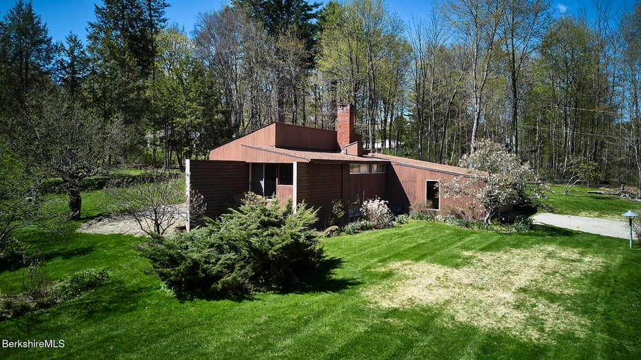 349 Old Stockbridge Rd Photo 49