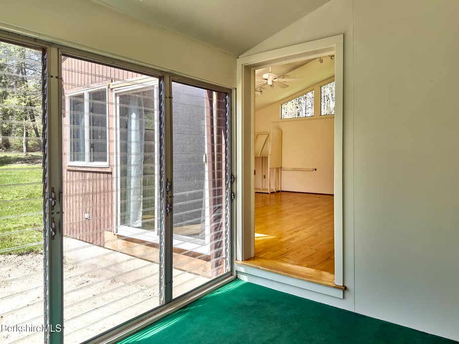 349 Old Stockbridge Rd Photo 44