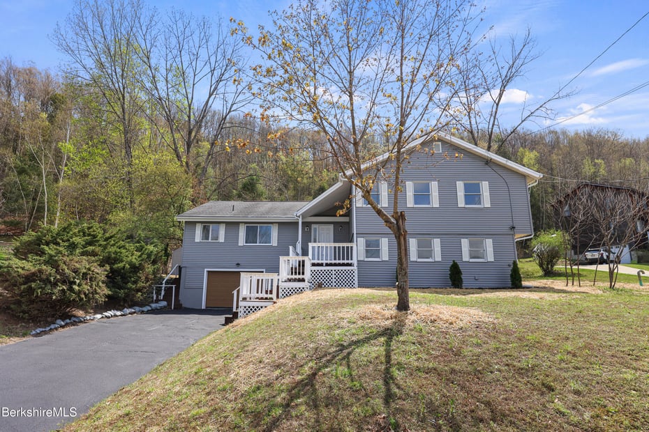 149 Wilshire Dr Photo 1