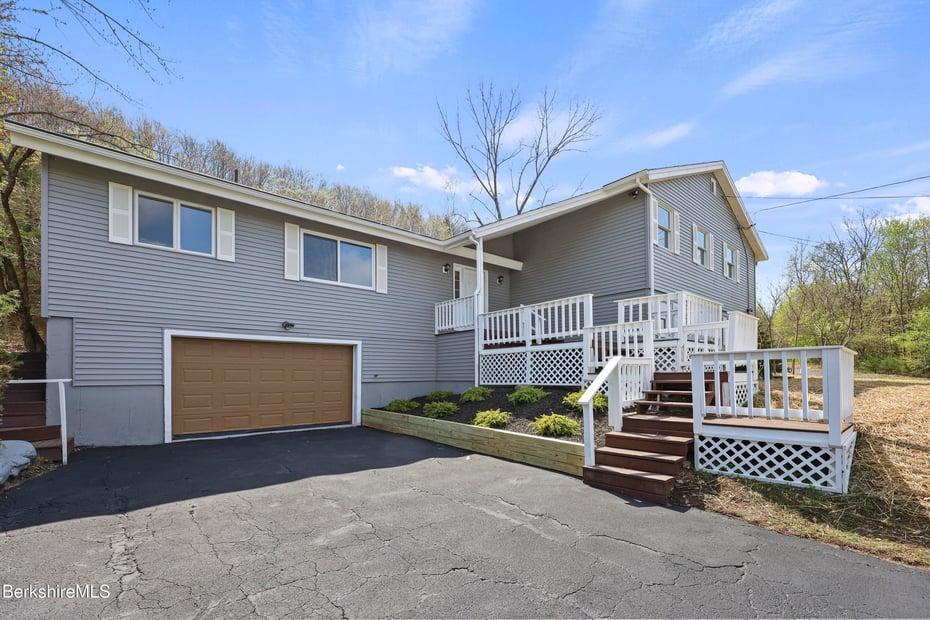 149 Wilshire Dr Photo 2