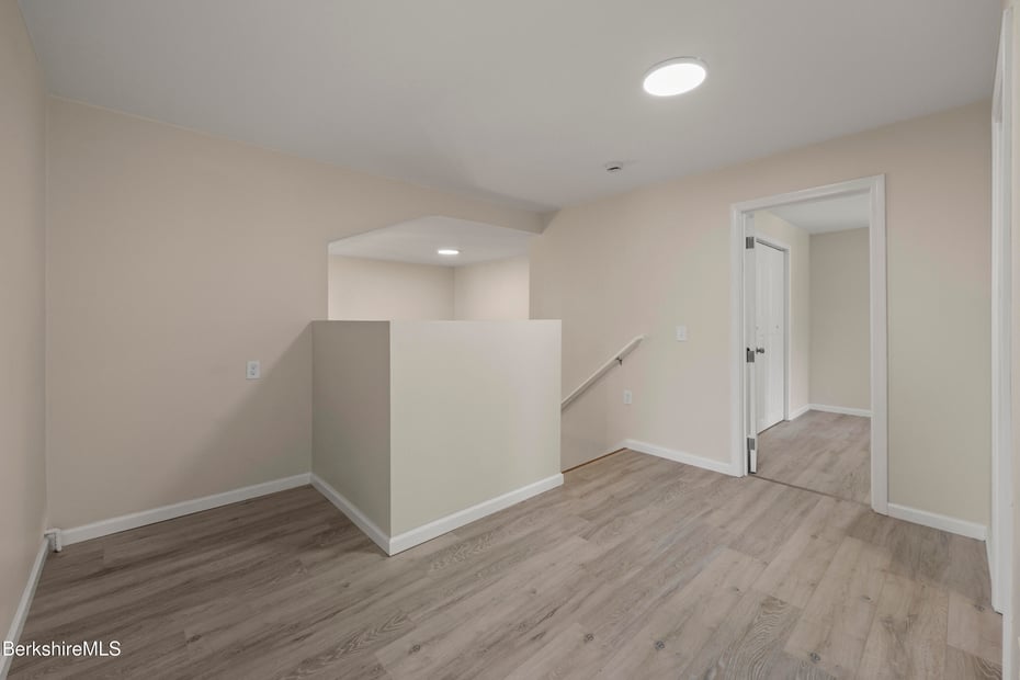 149 Wilshire Dr Photo 28