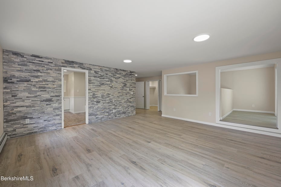 149 Wilshire Dr Photo 32