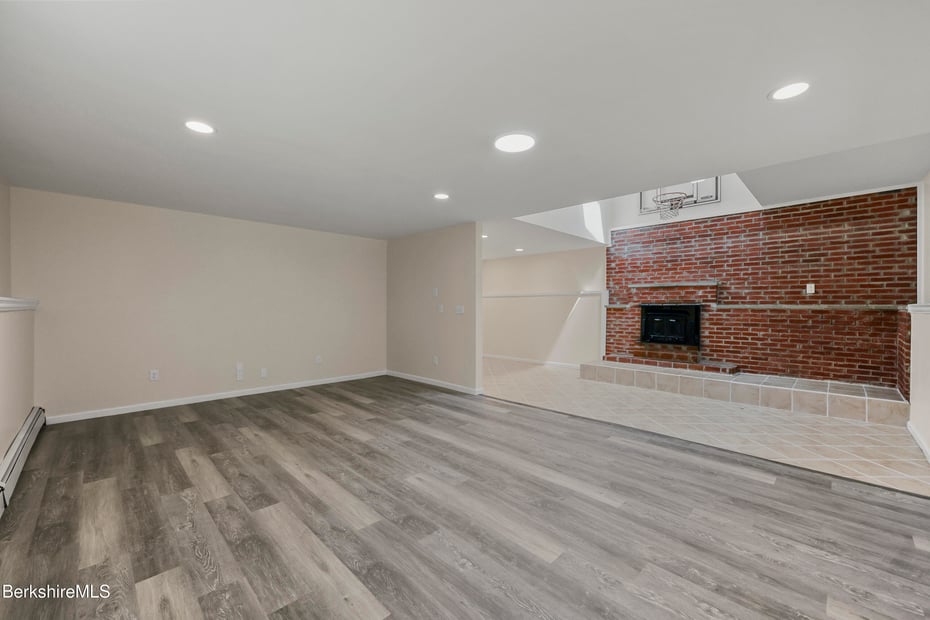 149 Wilshire Dr Photo 43