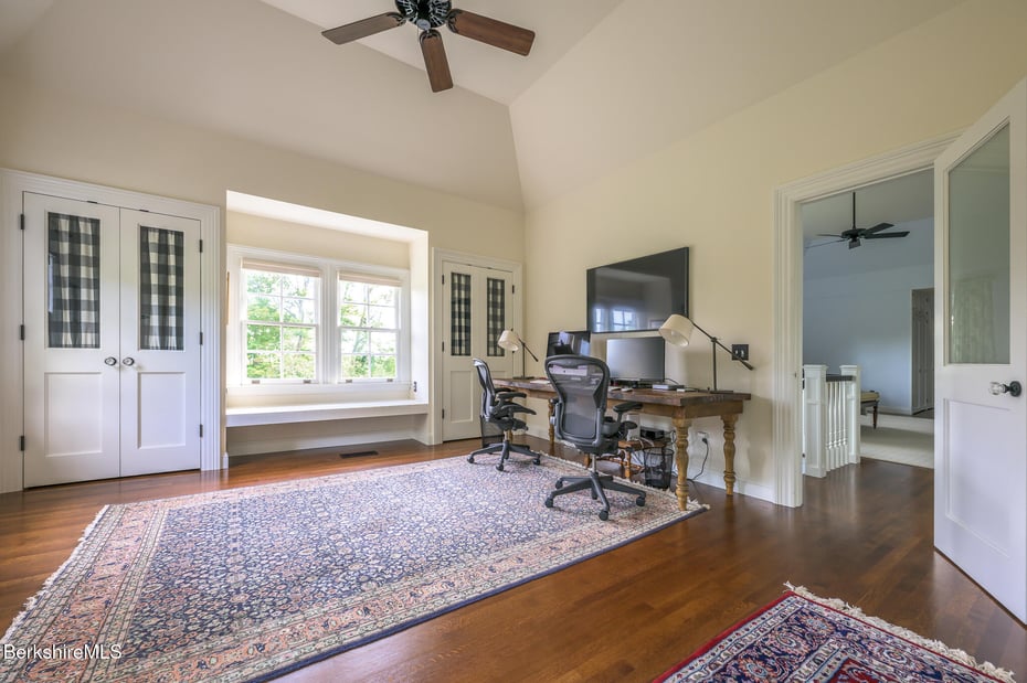 399 Under Mountain Rd Photo 44