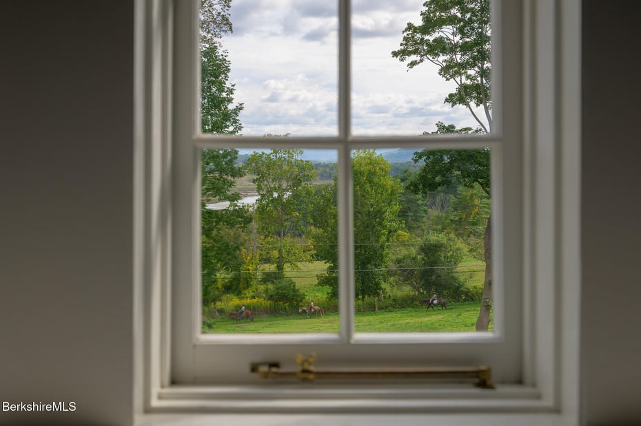 399 Under Mountain Rd Photo 33