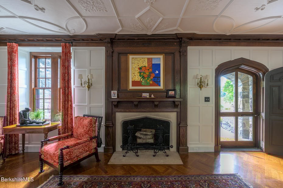 399 Under Mountain Rd Photo 6