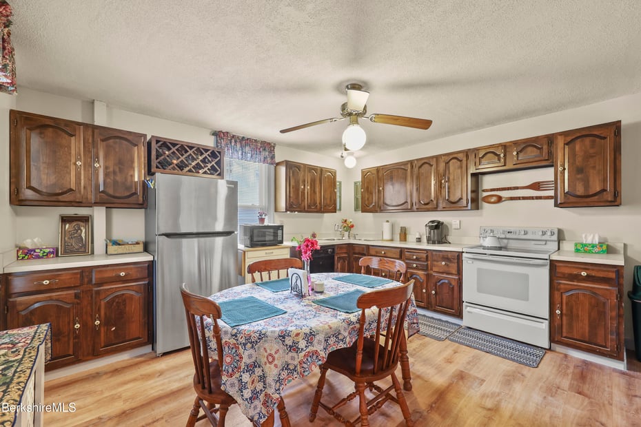 34 Goodrich St Photo 16