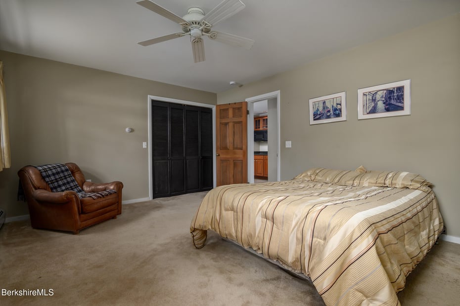 54 Pinehill Ter Photo 45