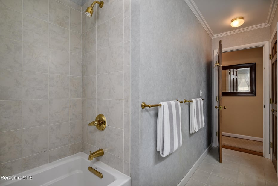 54 Pinehill Ter Photo 33