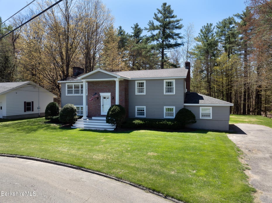 54 Pinehill Ter Photo 2