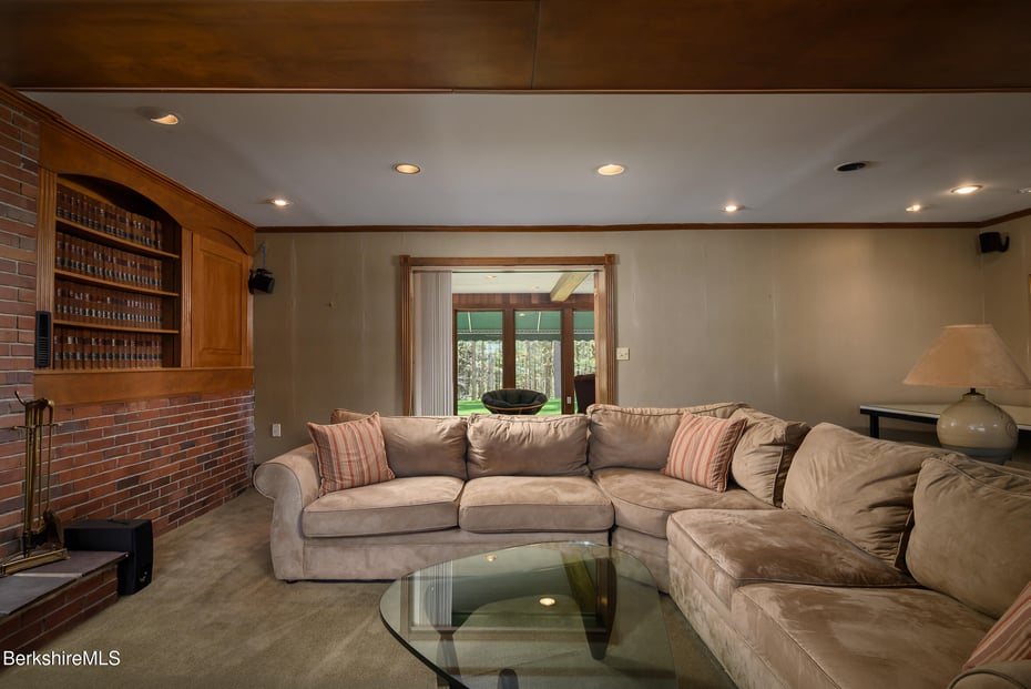 54 Pinehill Ter Photo 37