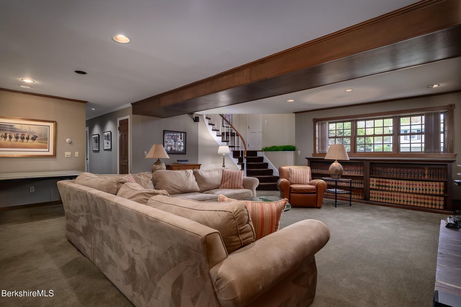 54 Pinehill Ter Photo 38
