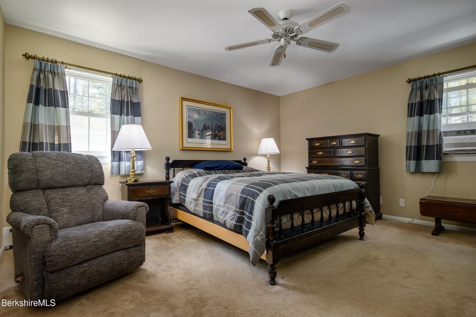 54 Pinehill Ter Photo 28