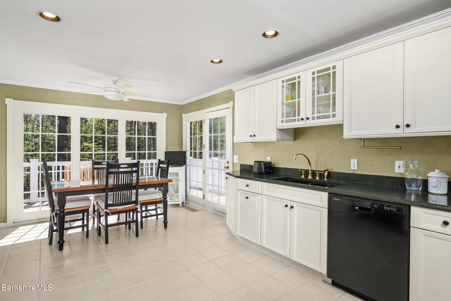 54 Pinehill Ter Photo 26