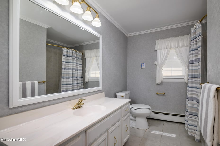 54 Pinehill Ter Photo 32