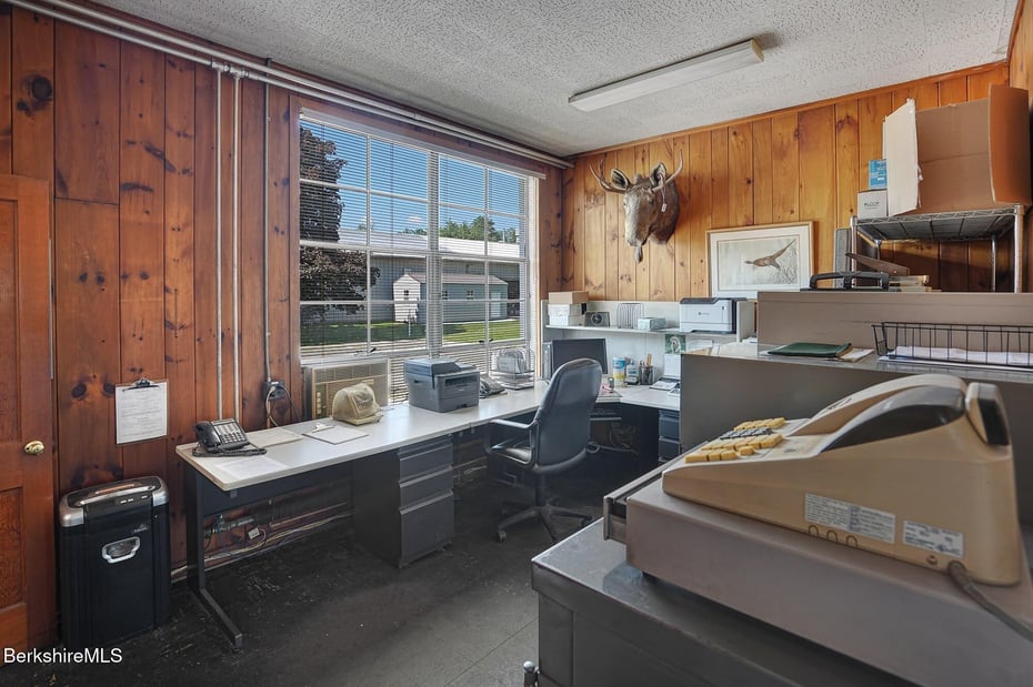 1955 N Main St Photo 20