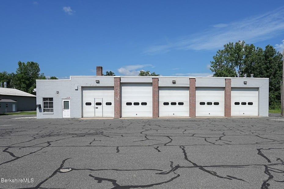 1955 N Main St Photo 7