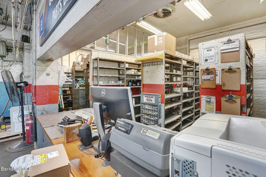 1955 N Main St Photo 17