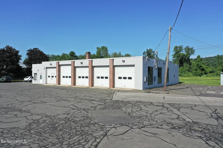 1955 N Main St Photo 2