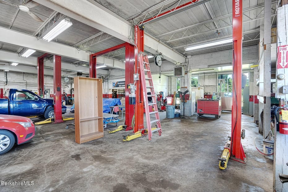 1955 N Main St Photo 9