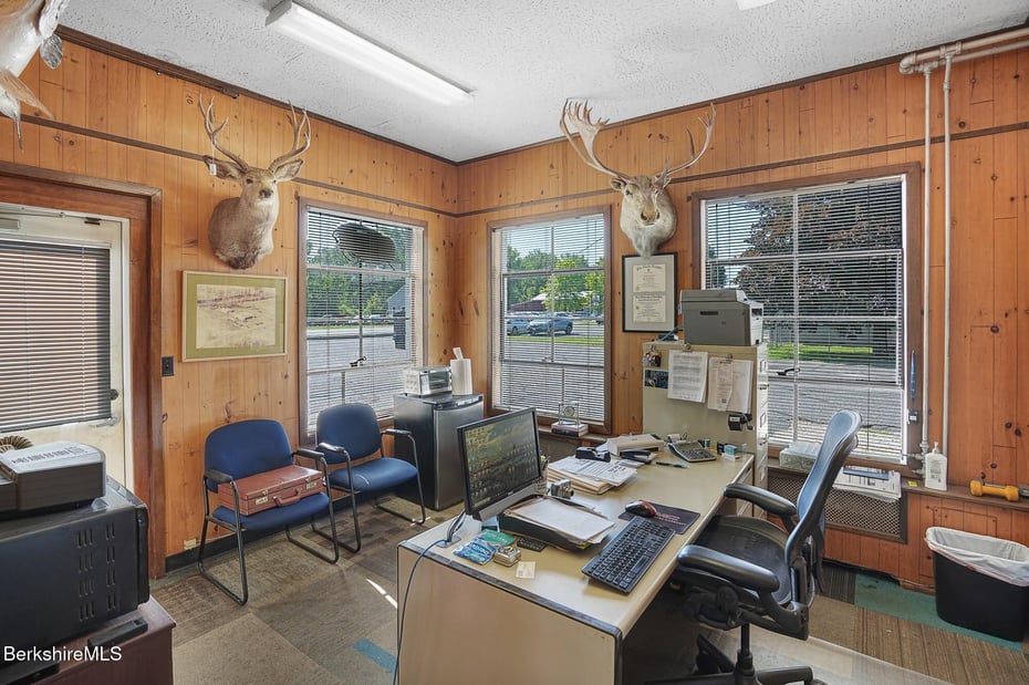 1955 N Main St Photo 19