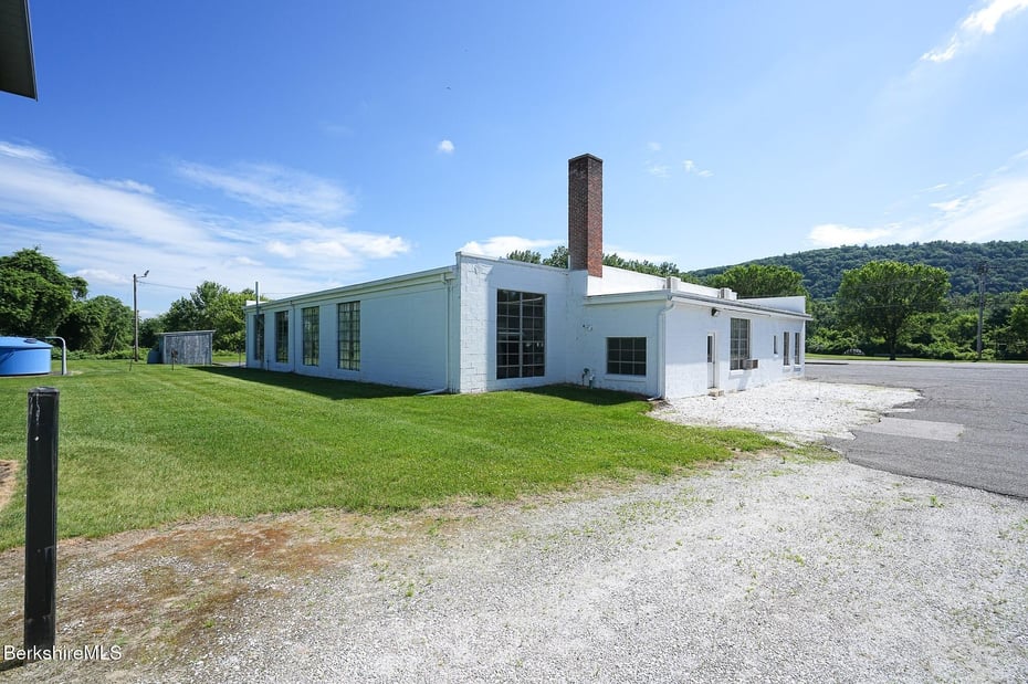 1955 N Main St Photo 24