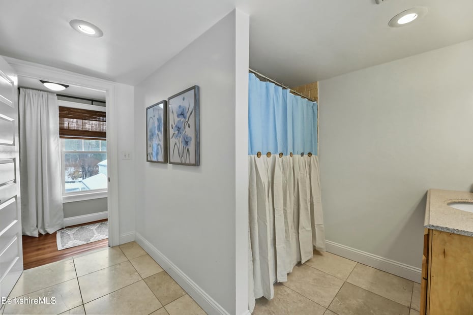 1 Devon Rd Photo 26